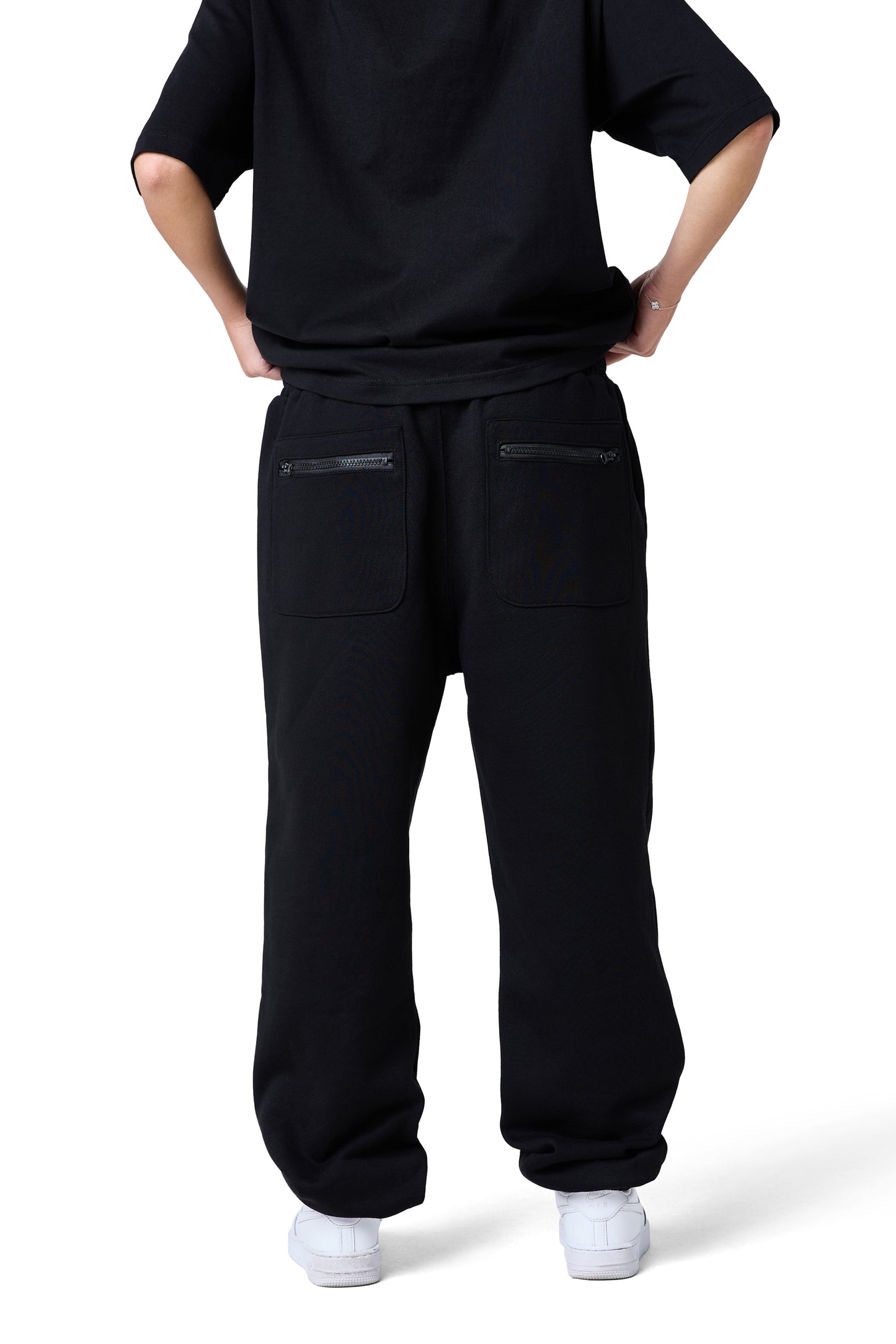 dreamers valley jogger- black