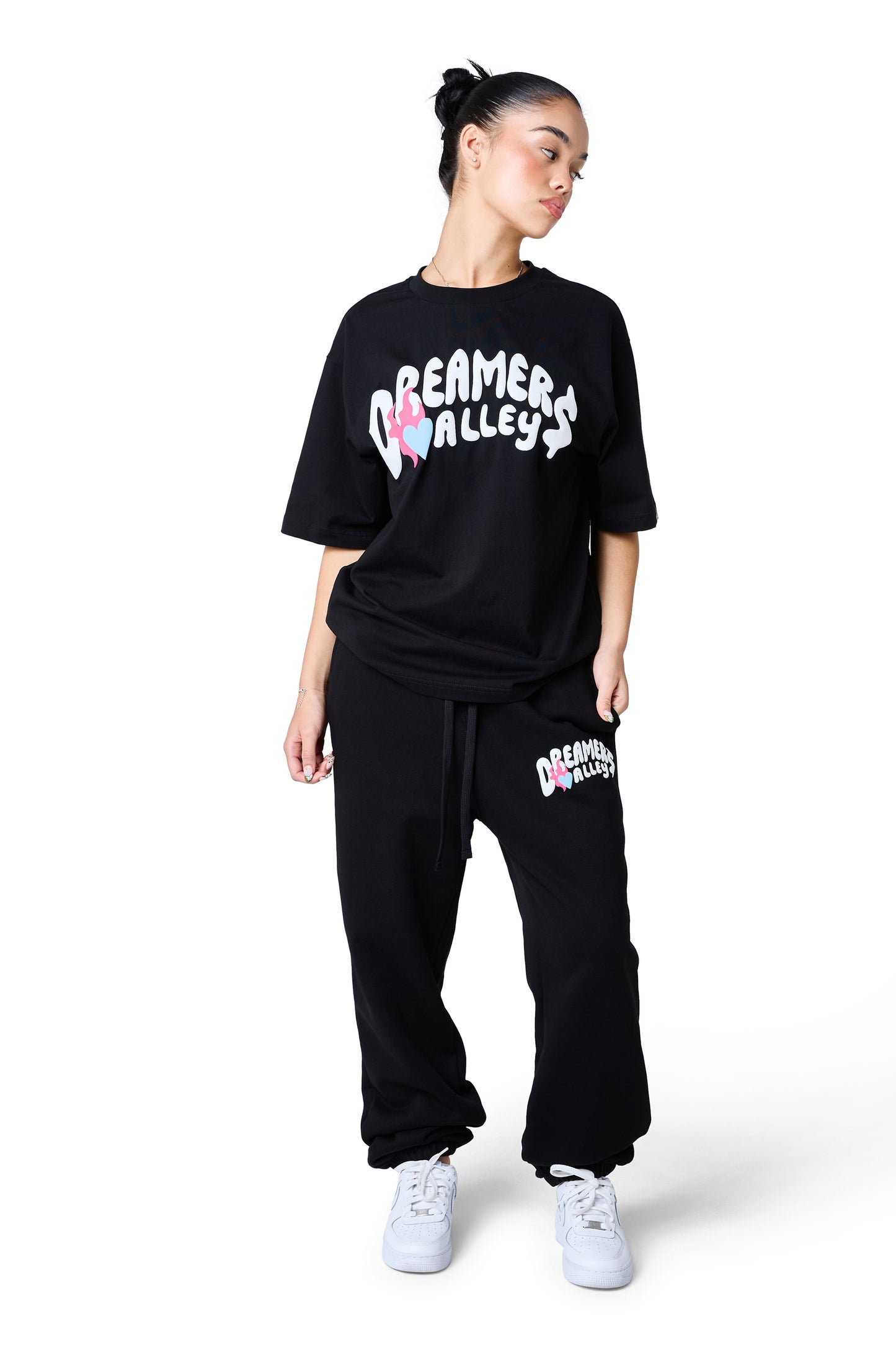 dreamers valley tee- black