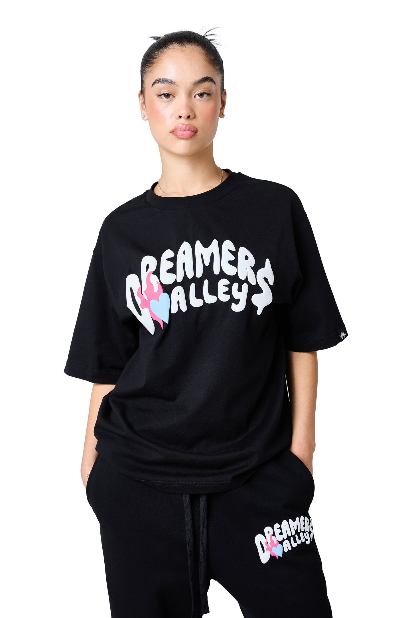 dreamers valley tee- black